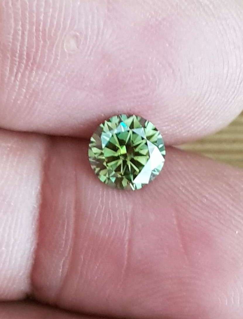 MOISSANITE Green 1CT  VVSI  ROUND **GRA Certified **BRILLIANT CUT