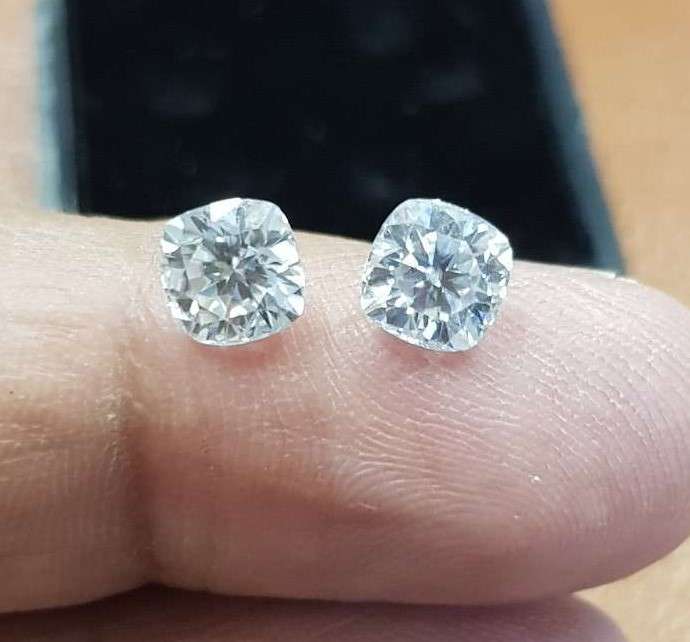 2.00CT  MOISSANITE  CUSHION CUT VVSI D BRILLIANT CUT**PAIR**