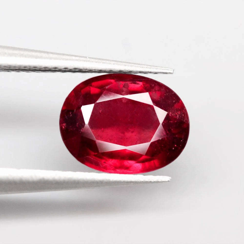 2.61Ct.  Ruby Top Red Oval Cut Beautiful Sparkles Color! Natural Gemstone Madagascar
