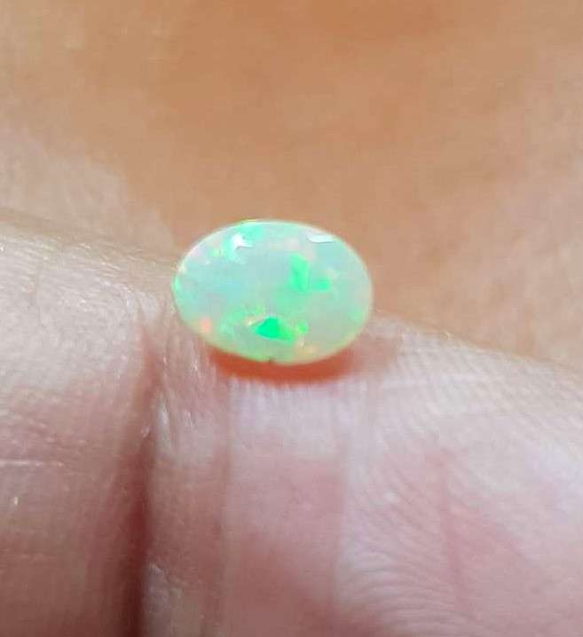 Opal 0.54Cts Oval Facetted 5x7mm Multi Colours Glittering Rainbow 3D! Ethiopian Natural