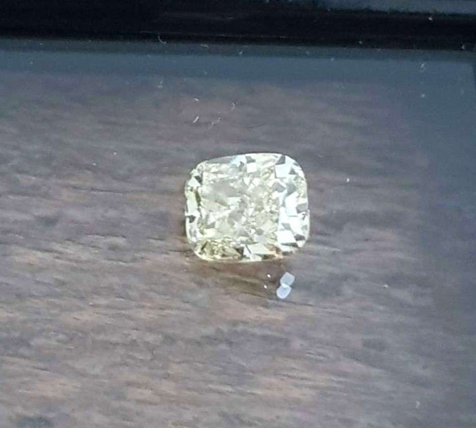 0.58cts Diamond Cushion Cut VVS2  Fancy Yellow**Certified**