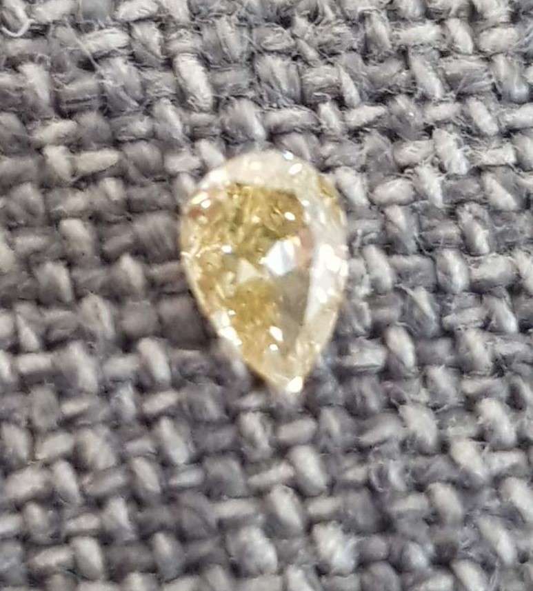 0.33CT. DIAMOND PEAR CUT  YELLOW LOOSE NATURAL SI1 Natural