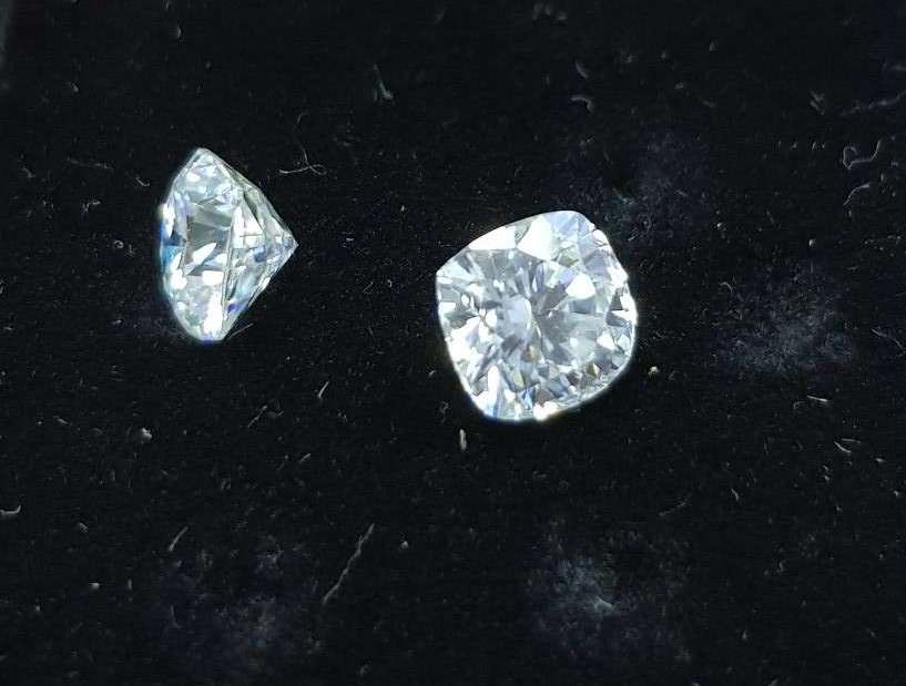 2.00CT  MOISSANITE  CUSHION CUT VVSI D BRILLIANT CUT**PAIR**