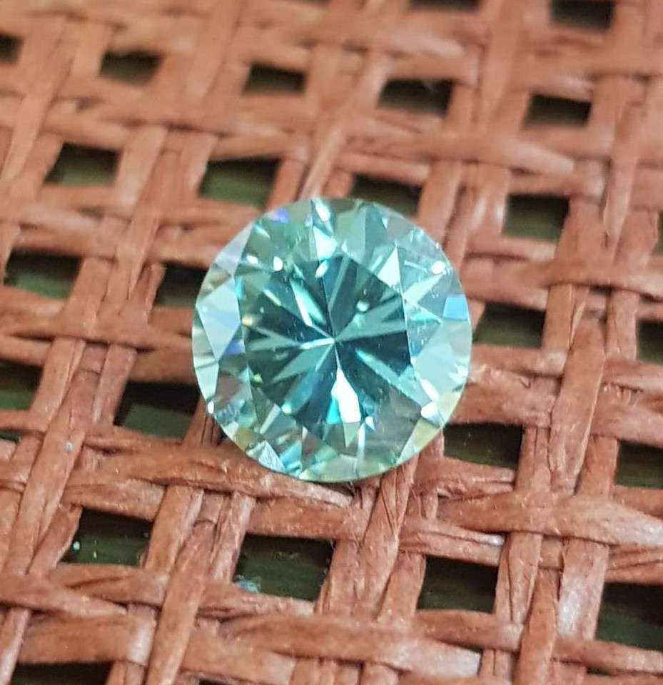3.33ct  Moissanite VVS1  Green Round Excellent Cut Loose