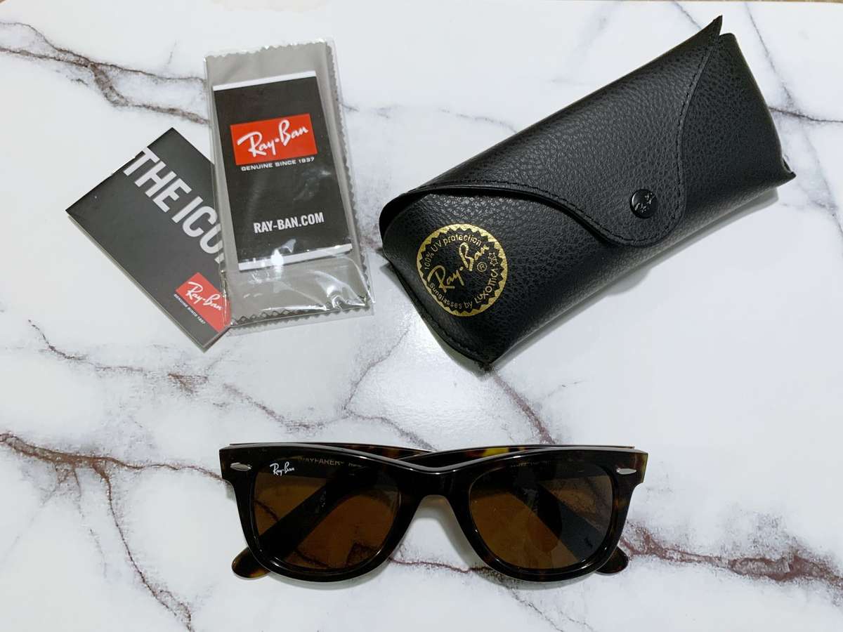 Ray-Ban Wayfarer Classic Sunglasses  size 50mm RB2140  Tortoise / brown Lense
