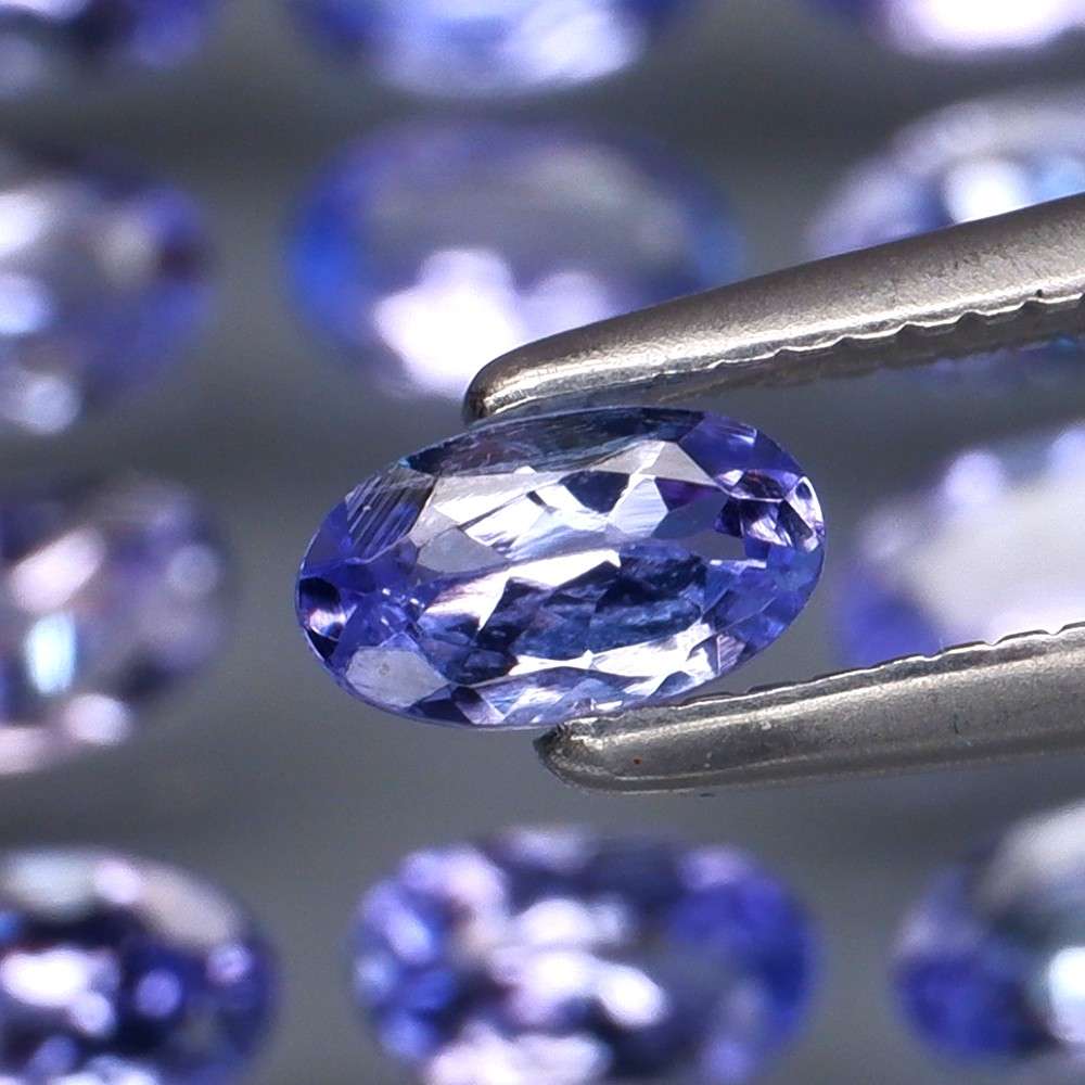 Purplish Blue Tanzanite 0.22Ct.Oval 5x3 mm.Ravishing Color & Full Fire!