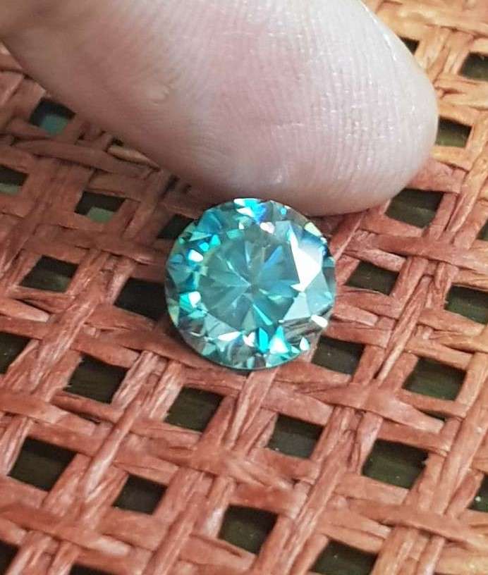 3.97ct MOISSANITE ROUND  **PEACOCK BLUE** VVS1  COLOUR  LOOSE GEM