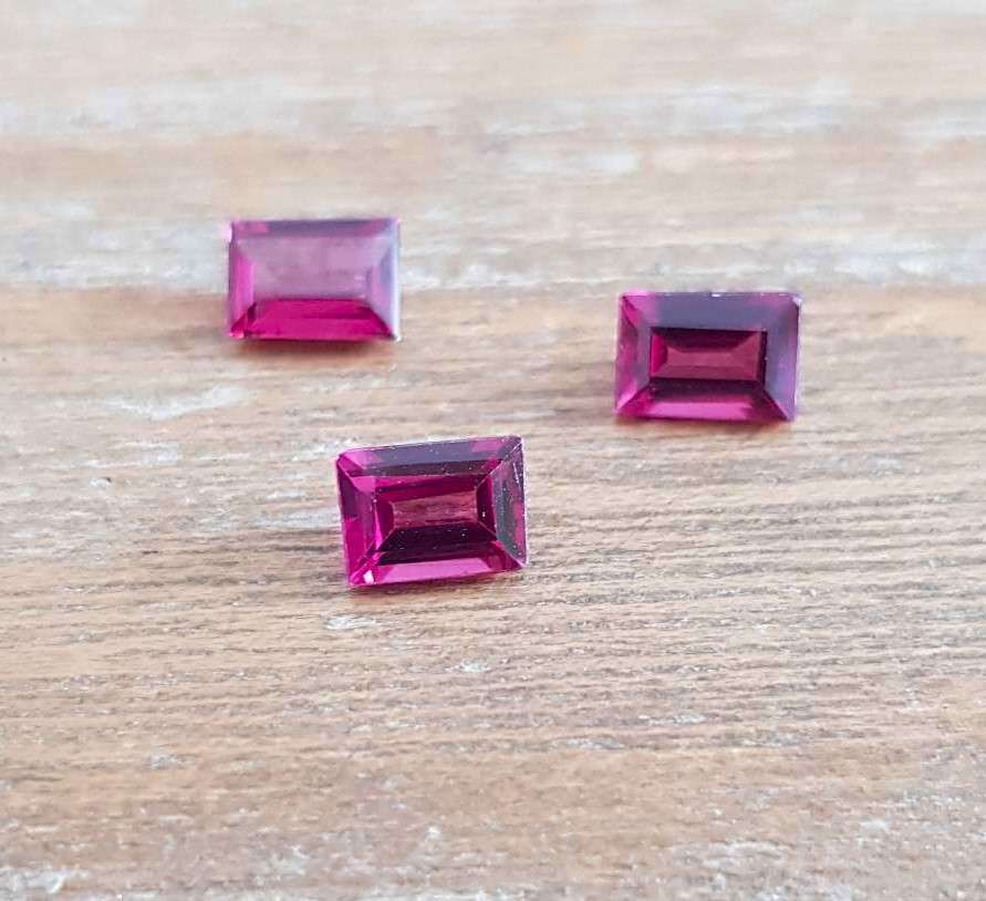 1.10ct Rhodolite Garnet Cherry Pink Color & Full Fire Natural Gem