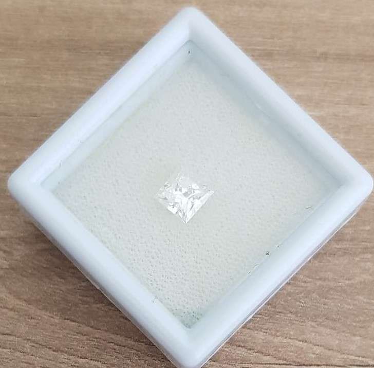 0.71Cts  DIAMOND PRINCESS CUT**CERTIFIED** SI1 NATURAL