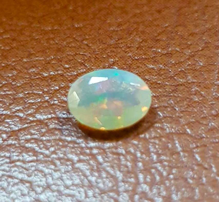 Opal 0.54Cts Oval Facetted 5x7mm Multi Colours Glittering Rainbow 3D! Ethiopian Natural