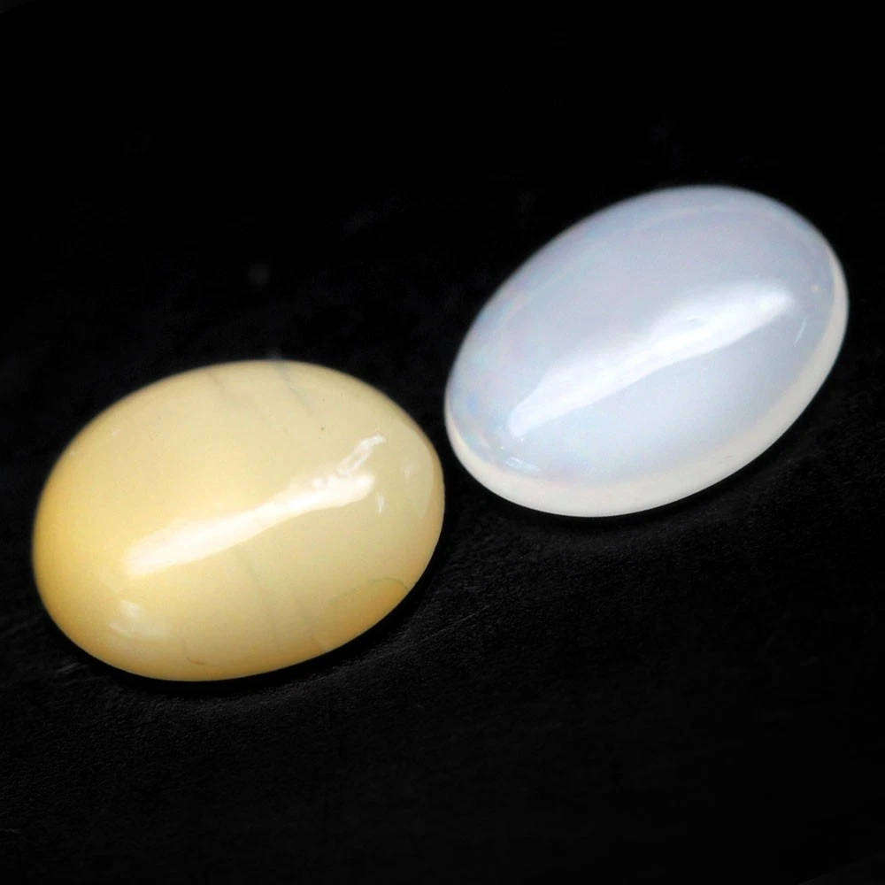 1.33Ct. Opal Oval Cabochon **2 Pces**white & Cream 3D Ethiopian Gemstone