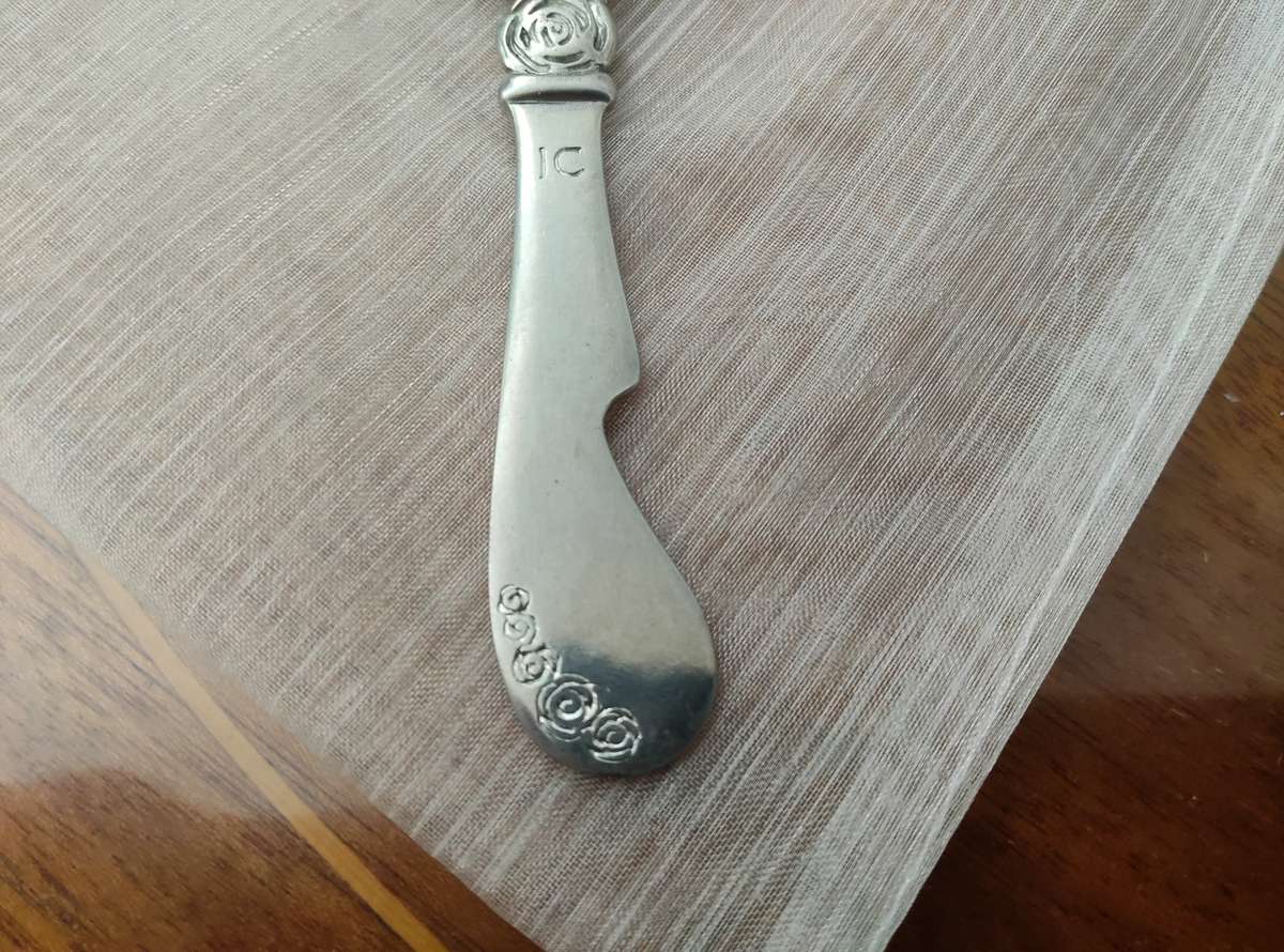 jenna Clifford design JC Cow speader