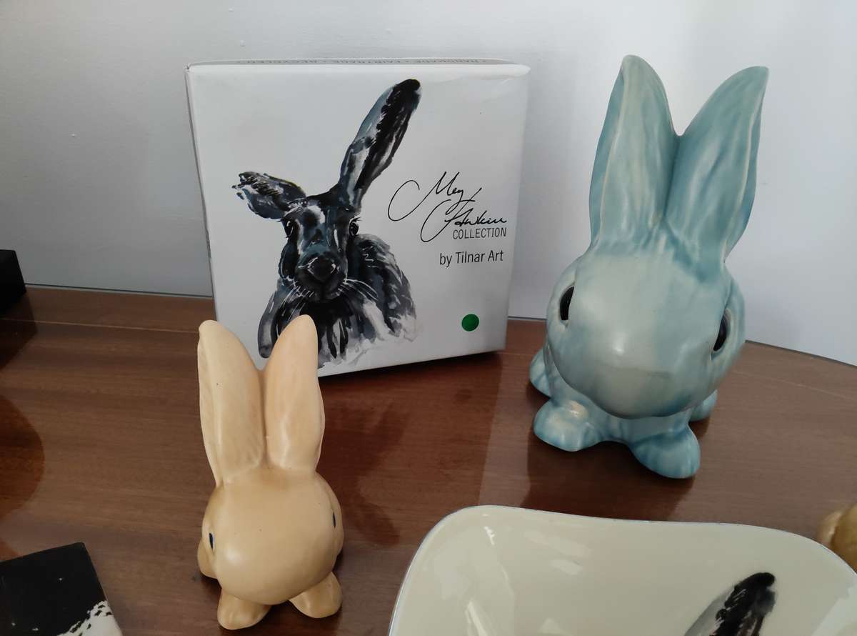 Tilnar art bunny with  slyvac bunnies