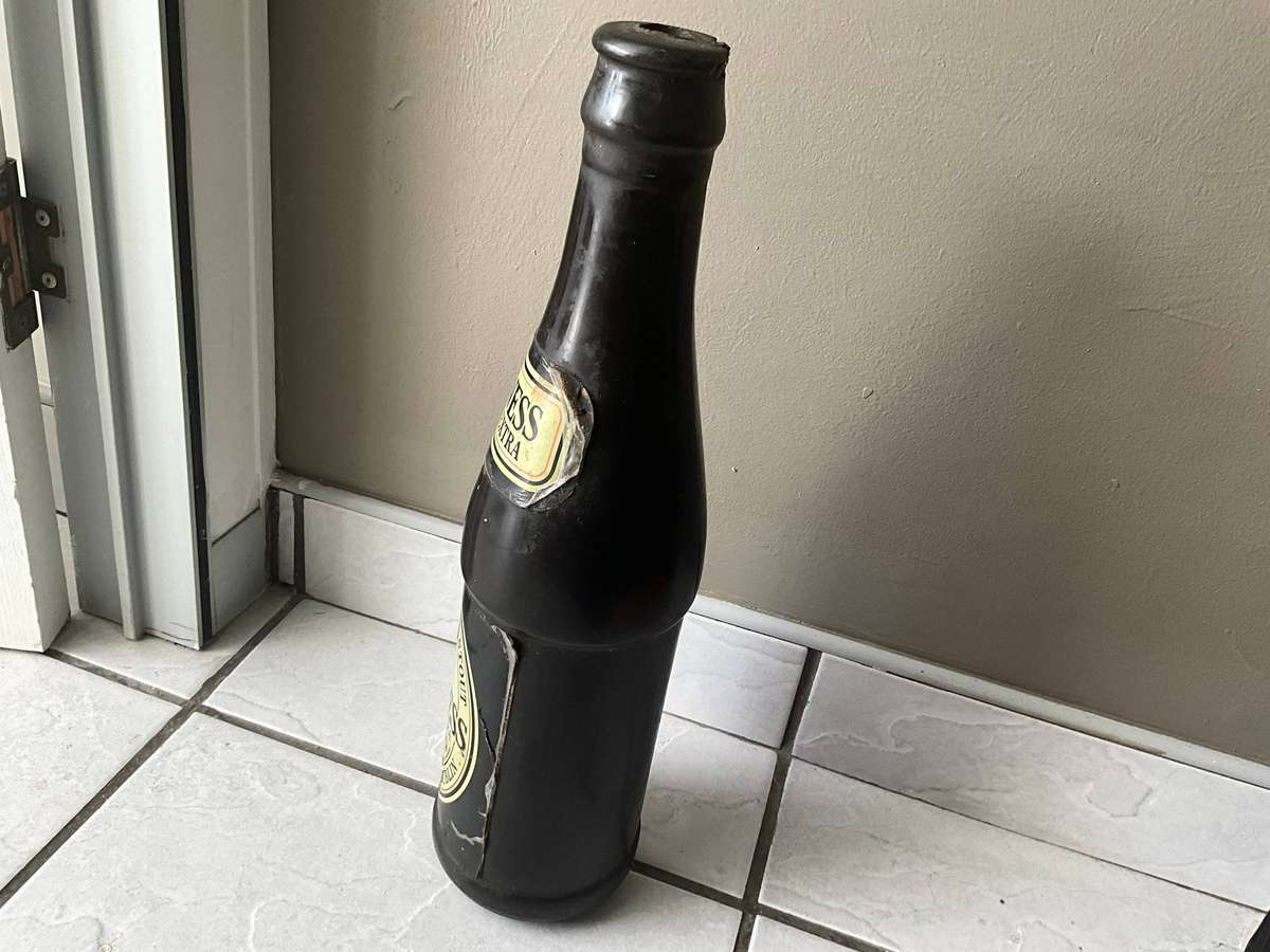 Vintage EX LARGE GUINNESS BOTTLE COMMERCIAL BAR/PUB DISPLAY ADVERTISEMENT UNIT