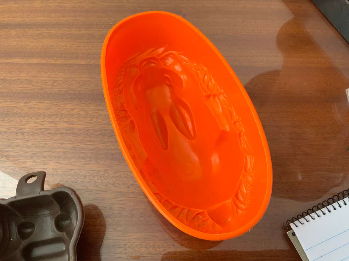 Vintage jelly moulds racing car rabbit ,noddy car