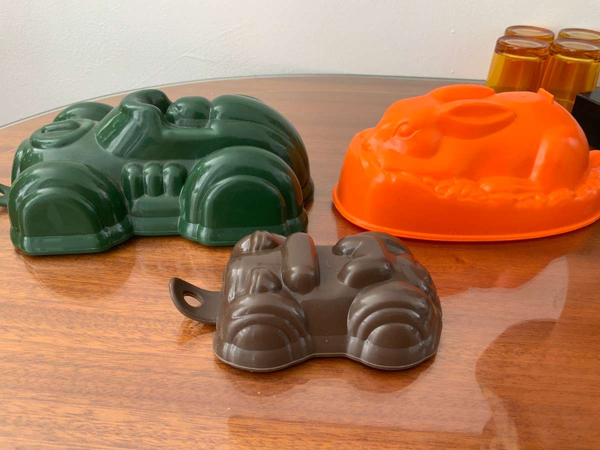 Vintage jelly moulds racing car rabbit ,noddy car