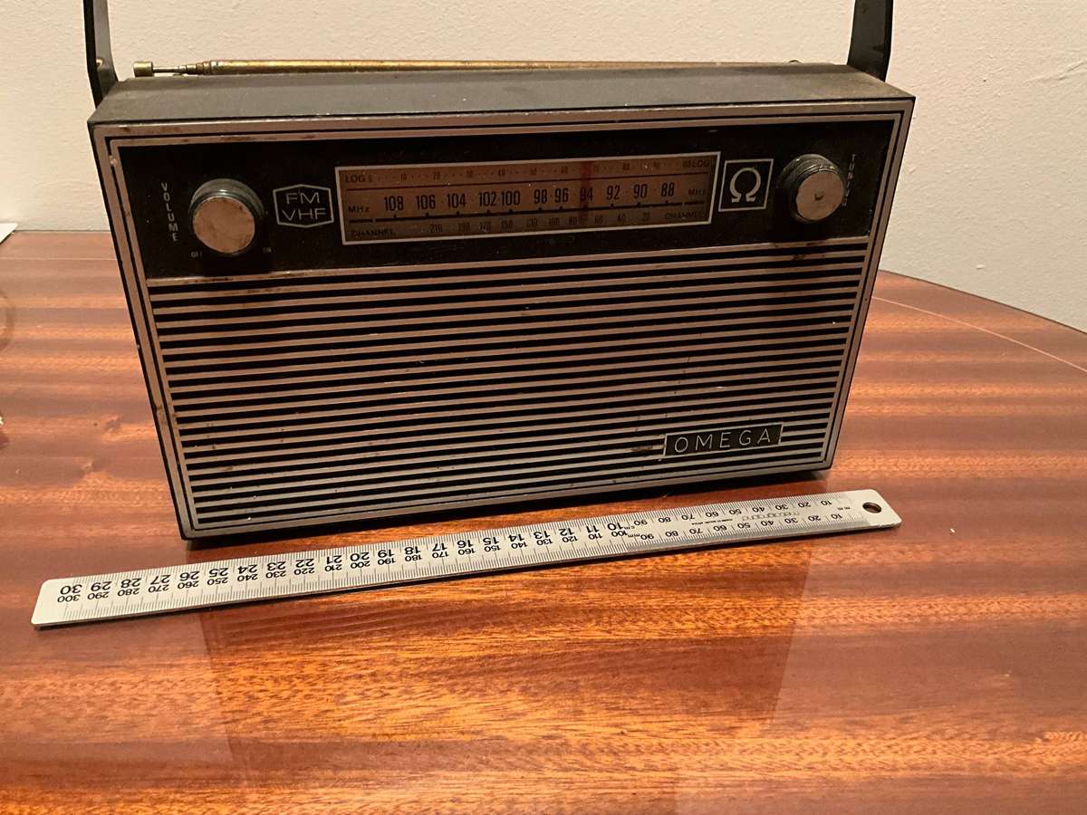 Retro Omega radio