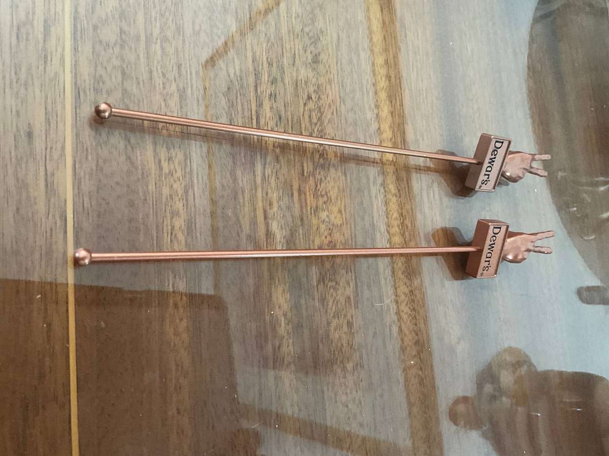 VINTAGE TWO DEWARS V VICTORY SWIZZLE STICKS