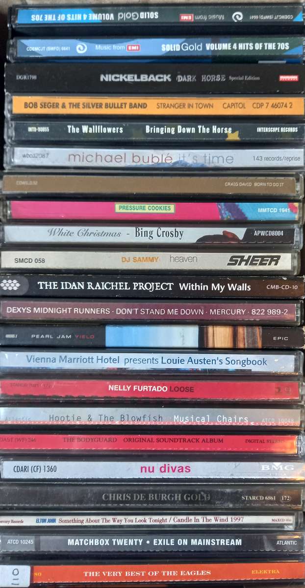 Collection of 21 music CDs (no. 1)