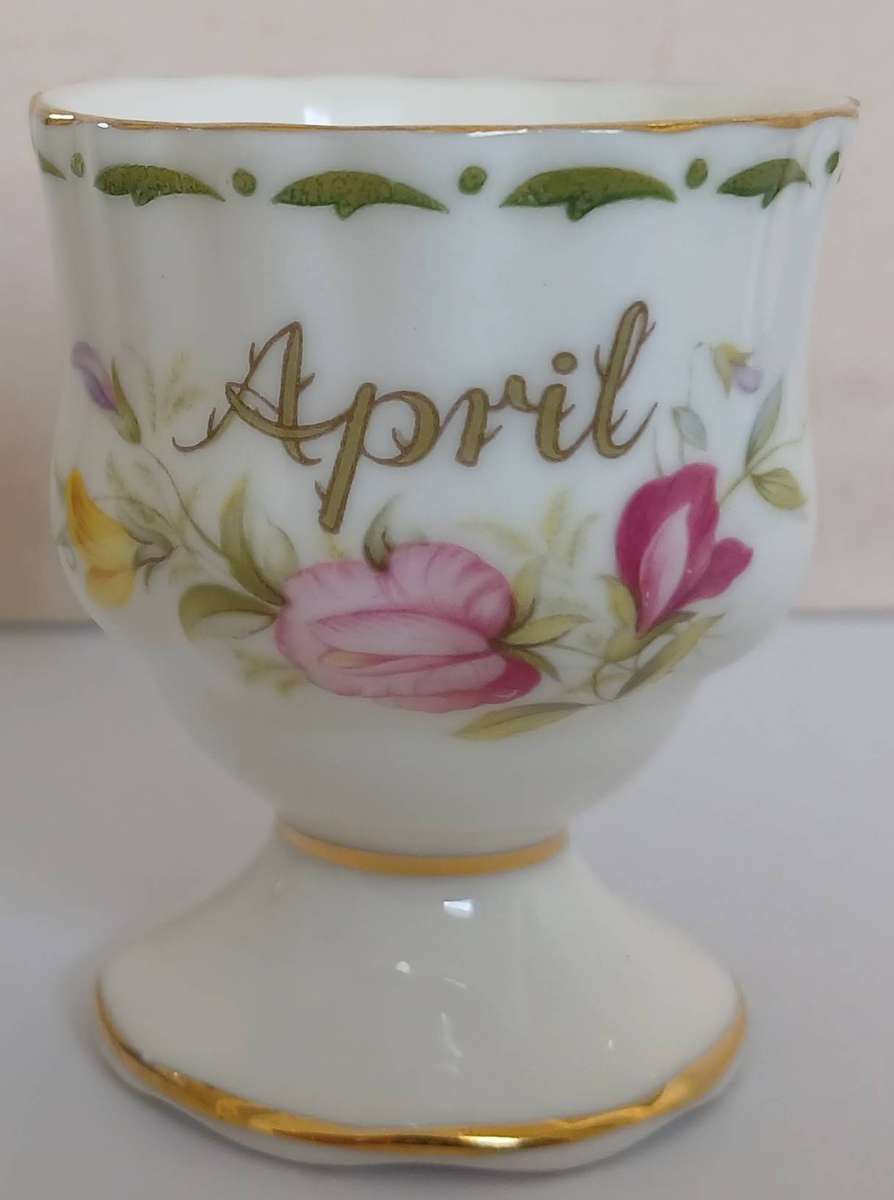 Royal Albert 'Flower of the Month: April - Sweet Pea' Egg Cup