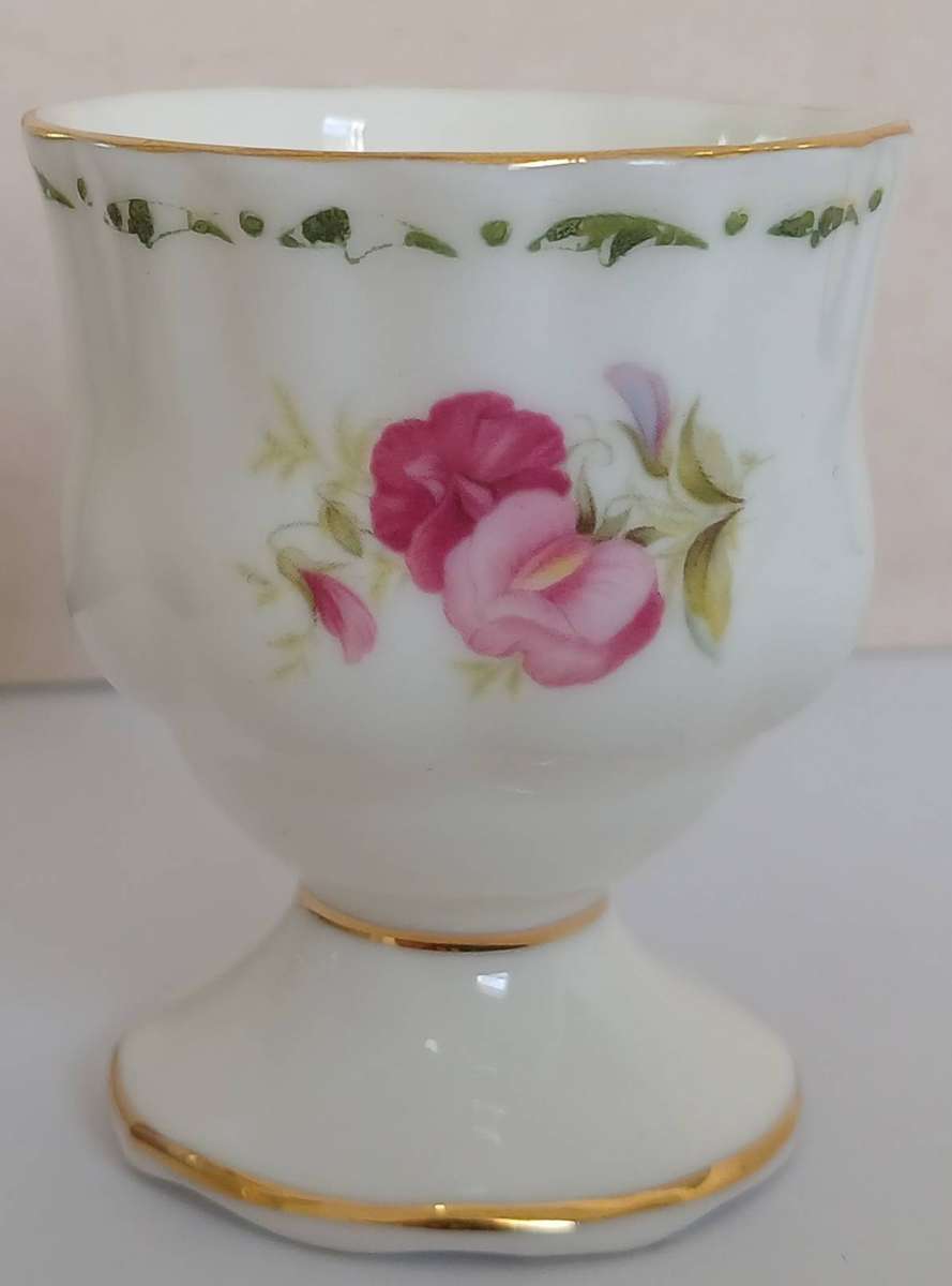 Royal Albert 'Flower of the Month: April - Sweet Pea' Egg Cup