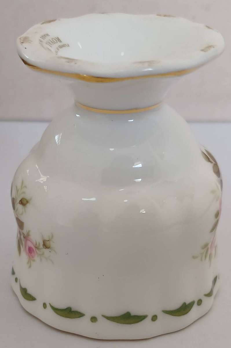 Royal Albert 'Flower of the Month: June - Roses' Egg Cup