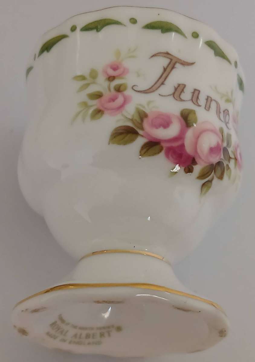 Royal Albert 'Flower of the Month: June - Roses' Egg Cup