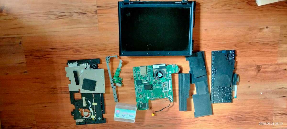 Disassembled Lenovo SL500 15" laptop (read description)