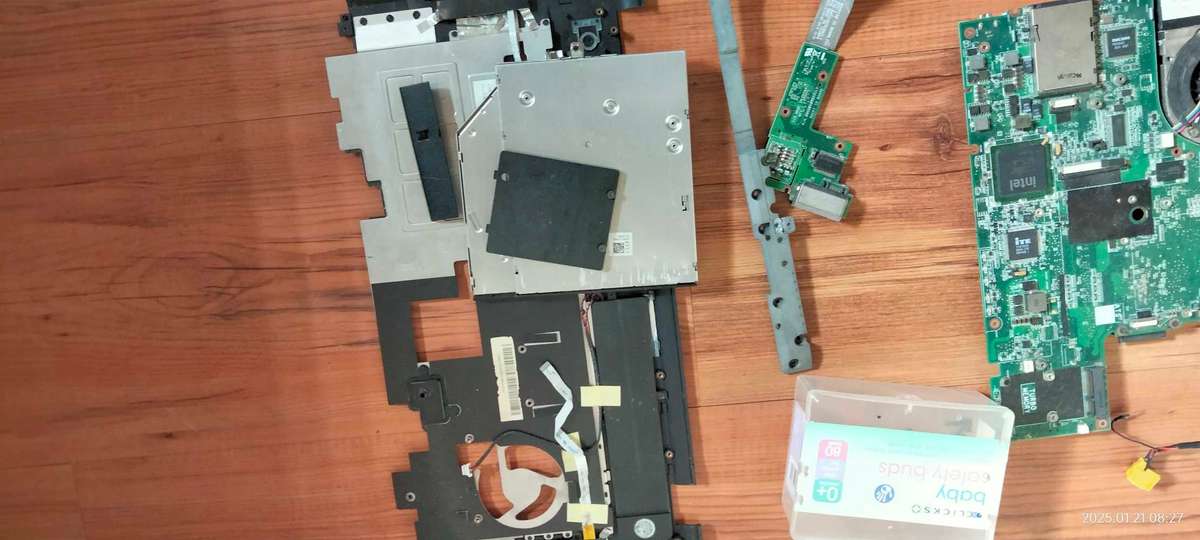 Disassembled Lenovo SL500 15" laptop (read description)