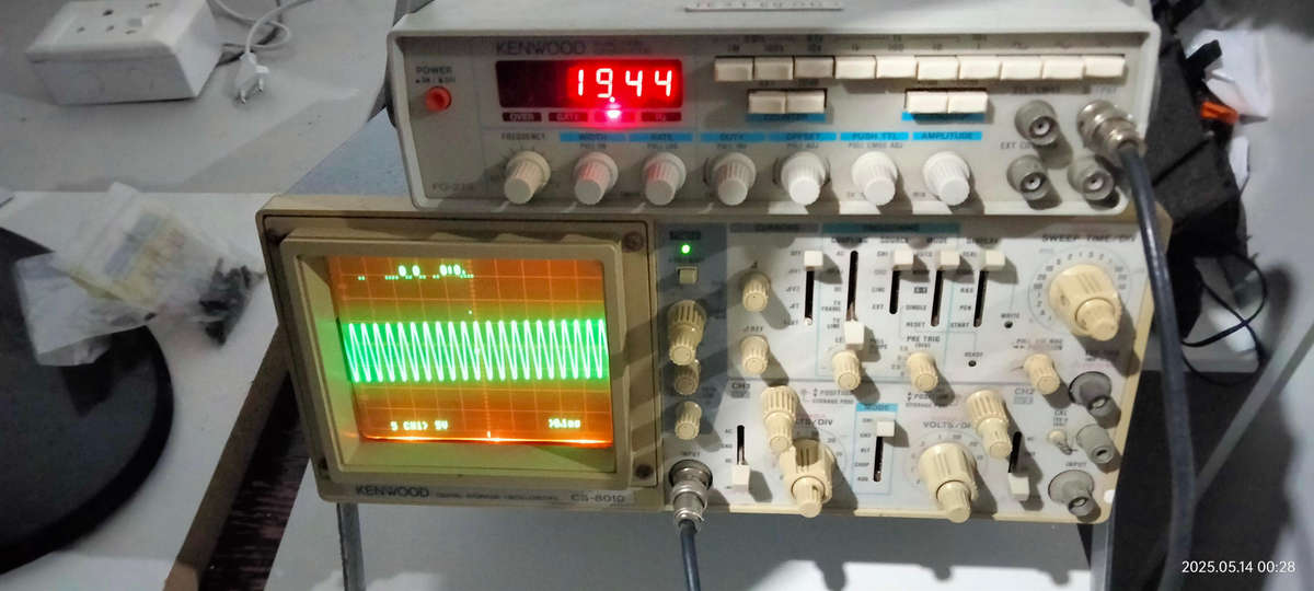 Late entry - Kenwood Digital Storage analogue oscilloscope (read description!)