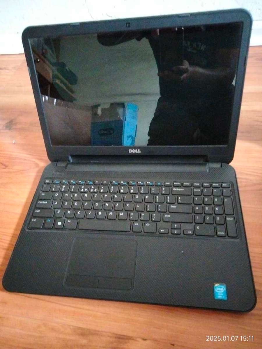 Late entry! 2 x laptops for parts (read description)