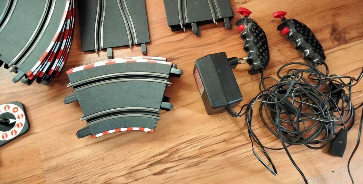 For the slot car fan! Carerra Go! 1:43 slot car track parts