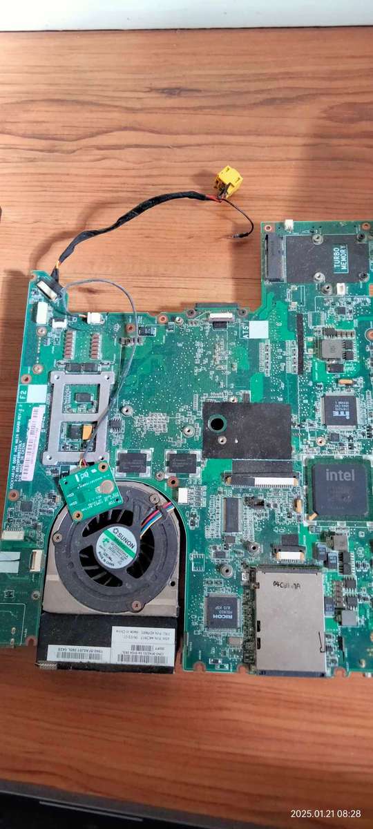 Disassembled Lenovo SL500 15" laptop (read description)