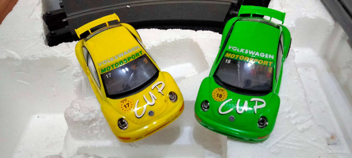 Scalextric 1:32 scale Beetle Cup slot car set - in original box! (read description!)