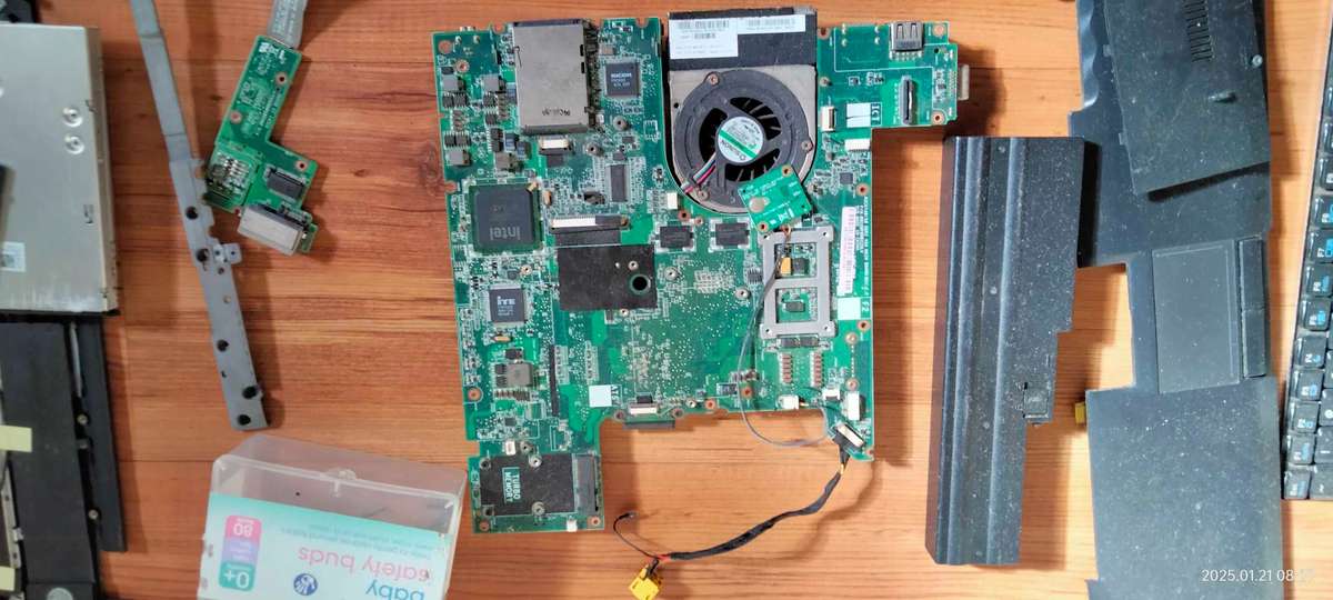 Disassembled Lenovo SL500 15" laptop (read description)