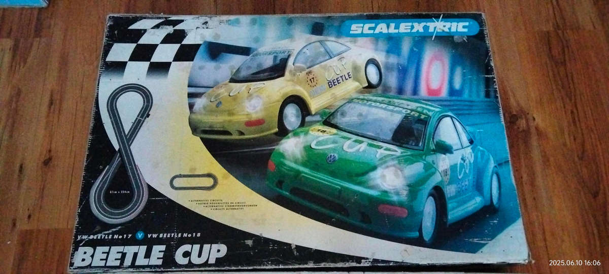 Scalextric 1:32 scale Beetle Cup slot car set - in original box! (read description!)