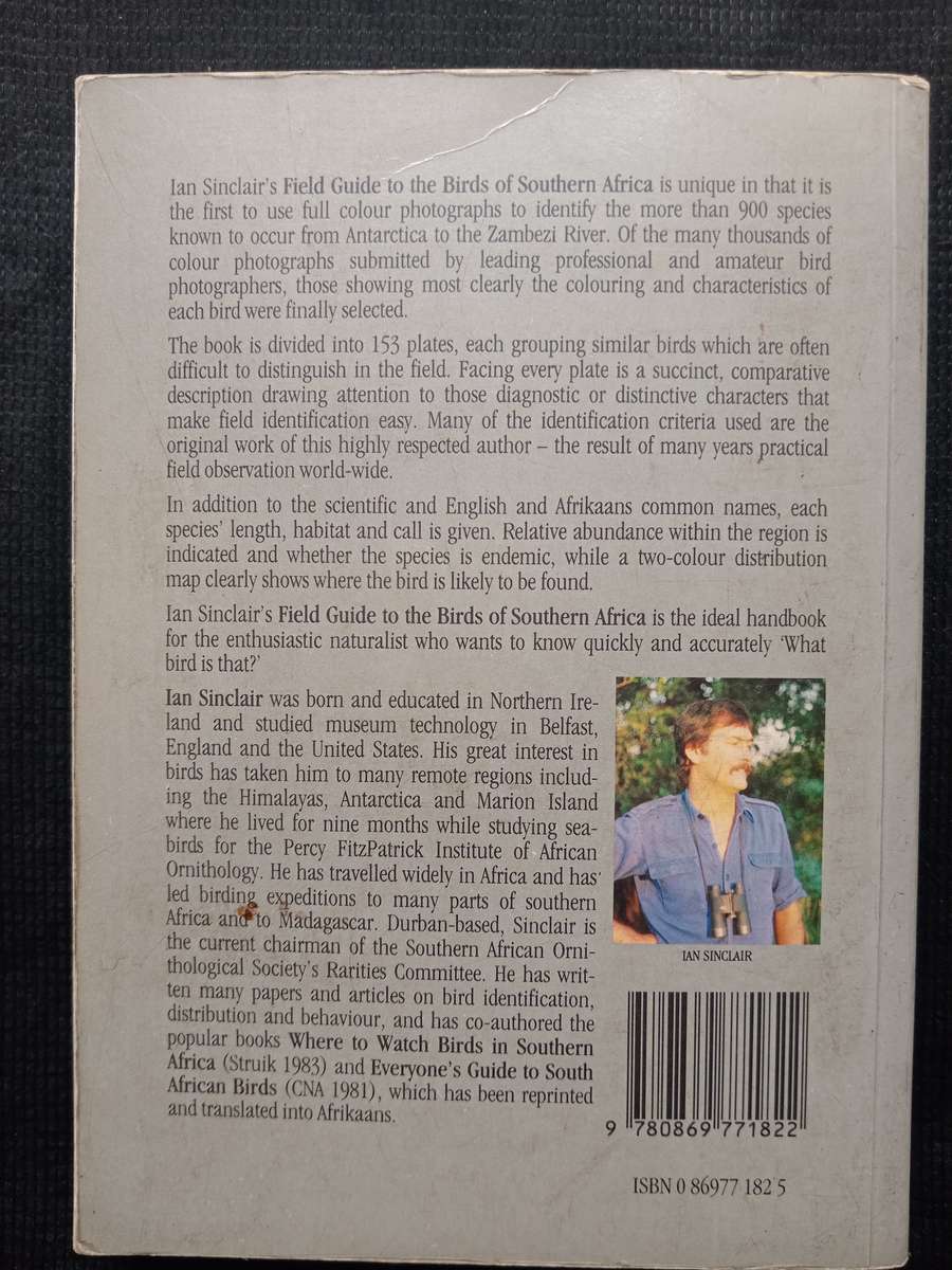 Field Guide to The Birds of Southern Africa by Ian Sinclair