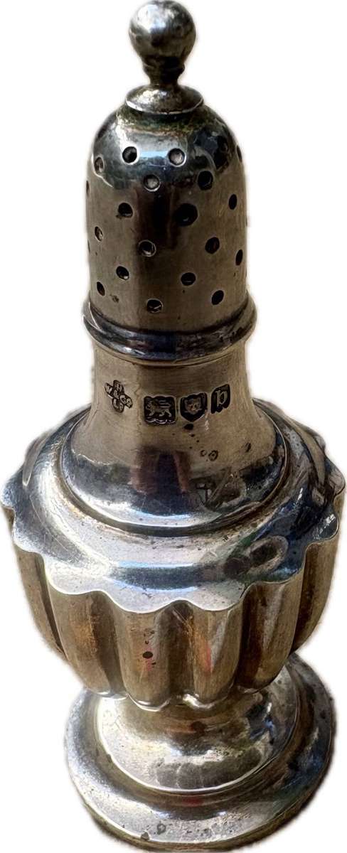 Hallmarked Sterling Silver Pepperette 33g weight , year 1902