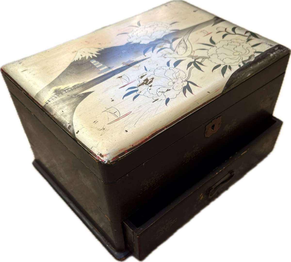 Vintage Japanese lacquered jewellery box