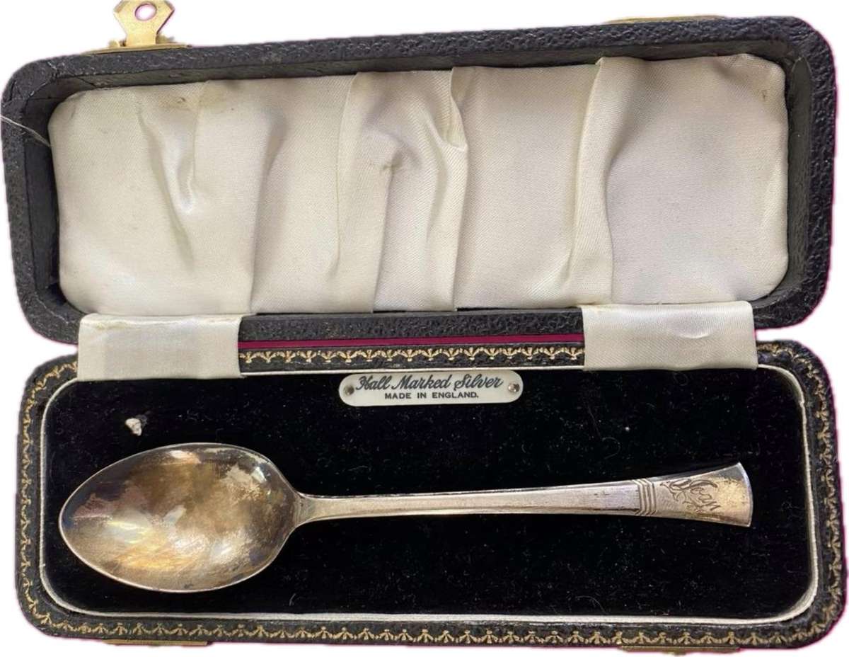Hallmarked Sterling silver spoon 19 g in case