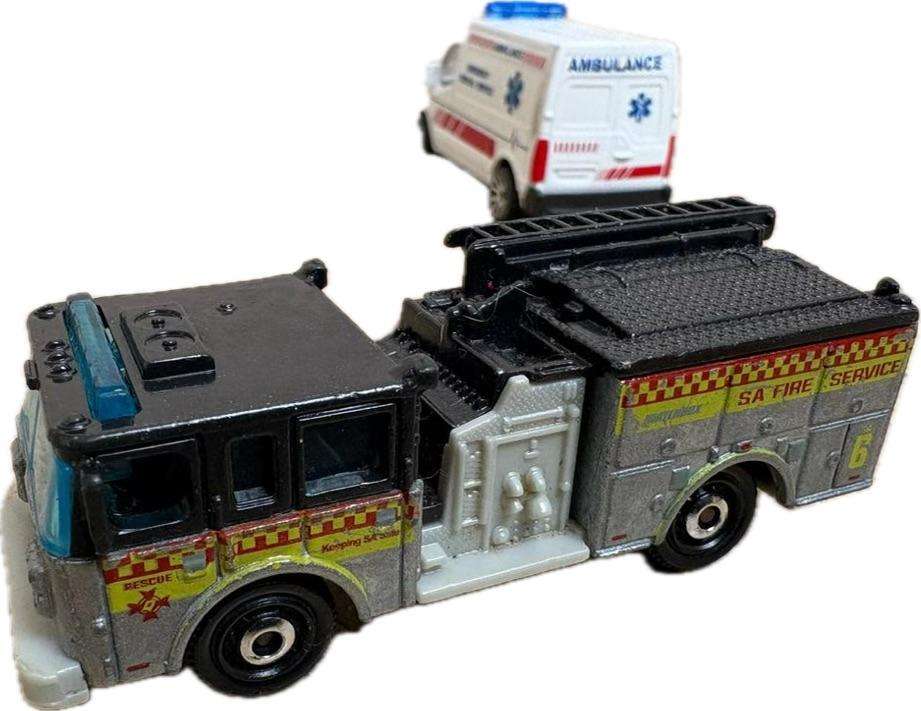 Vintage matchbox fire engine 2008 and majorette renault ambulance diecast pair