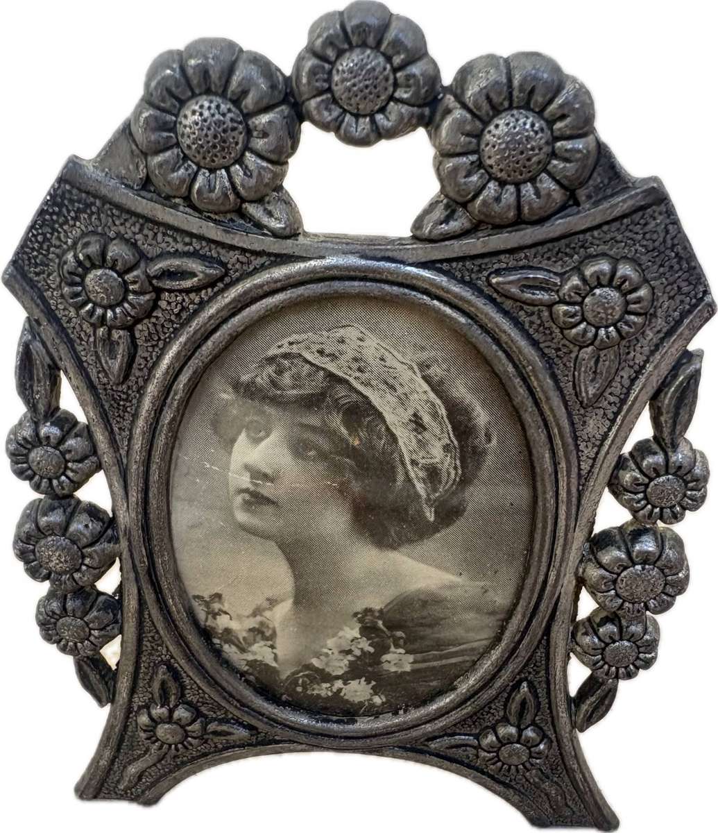 Vintage art nouveau art decor small photo frame