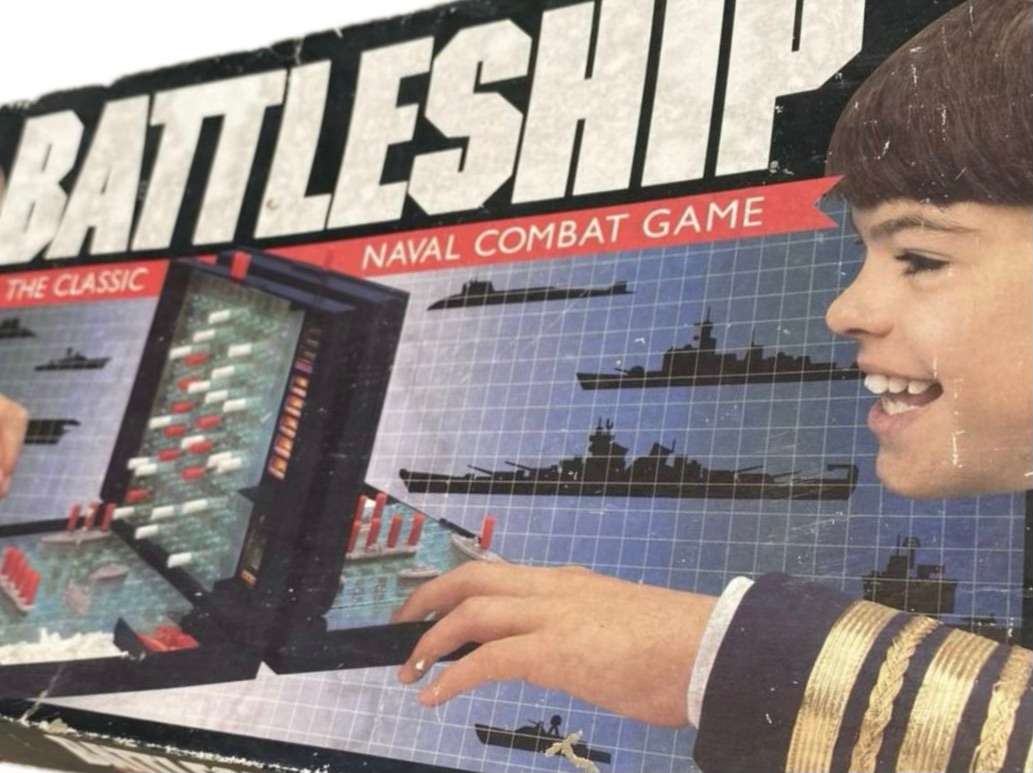 milton bradley vintage Battleship board game  1990 made in USA