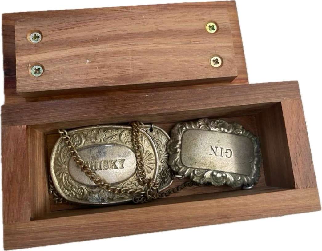 Vintage decanter labels gin whiskey bourbon brandy lot of 4 in wood box