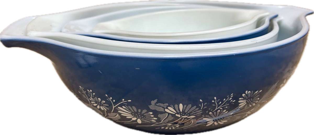 Vintage Pyrex Colonial Mist Cinderella nesting bowl set of 4 blue daisy USA