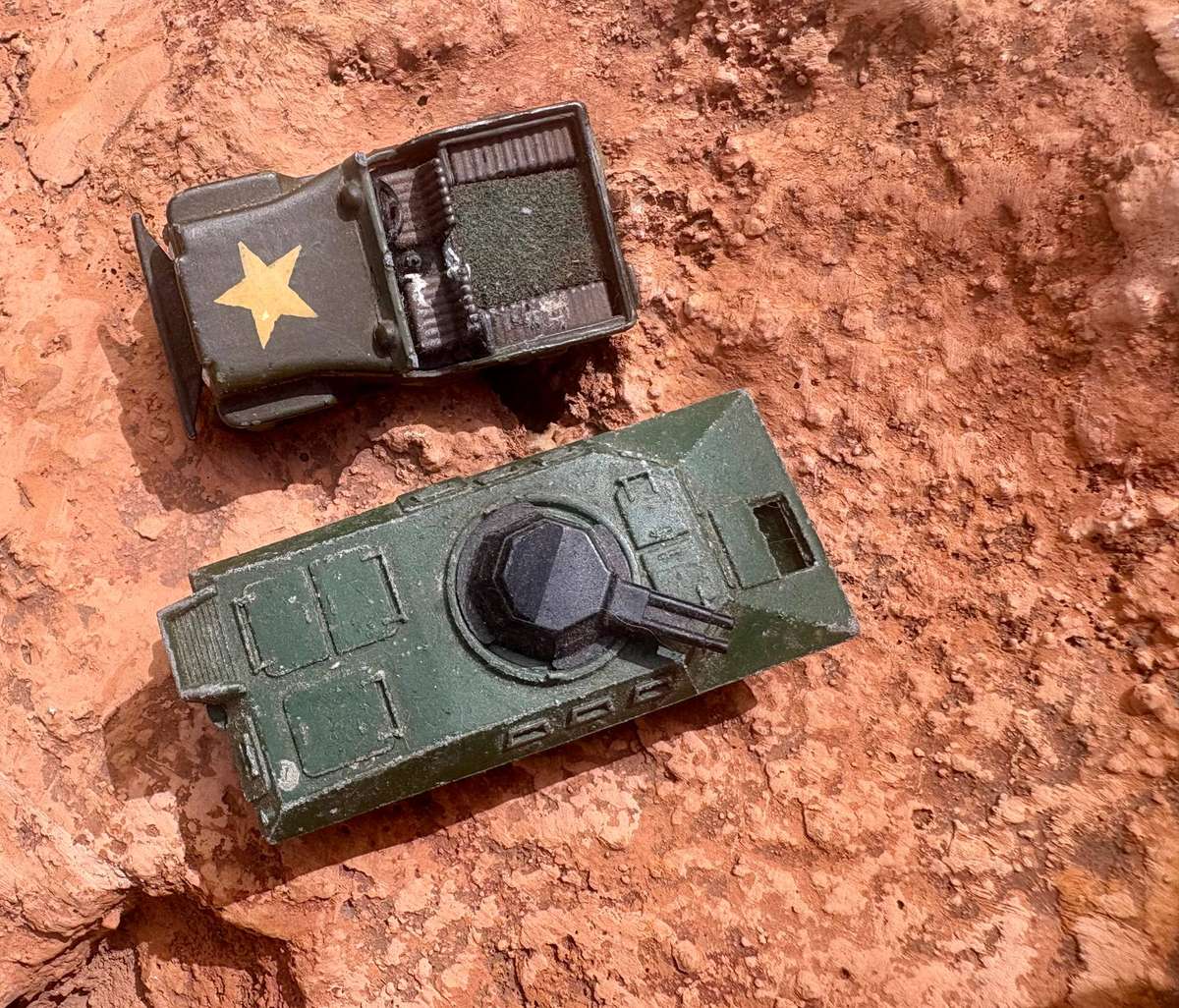 Vintage army matchbox jeep and corgi junior commander v100 diecast pair 1976 Lesney