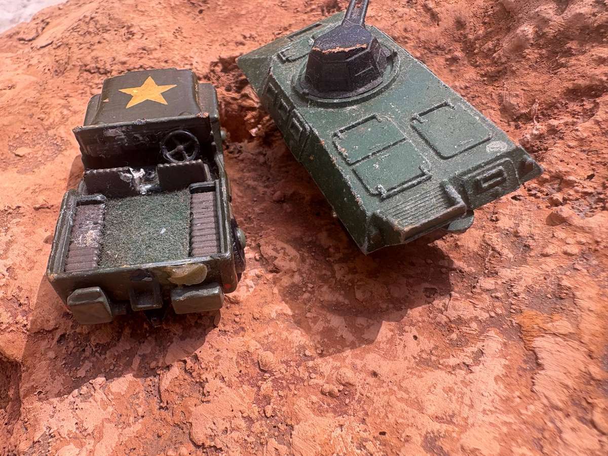 Vintage army matchbox jeep and corgi junior commander v100 diecast pair 1976 Lesney