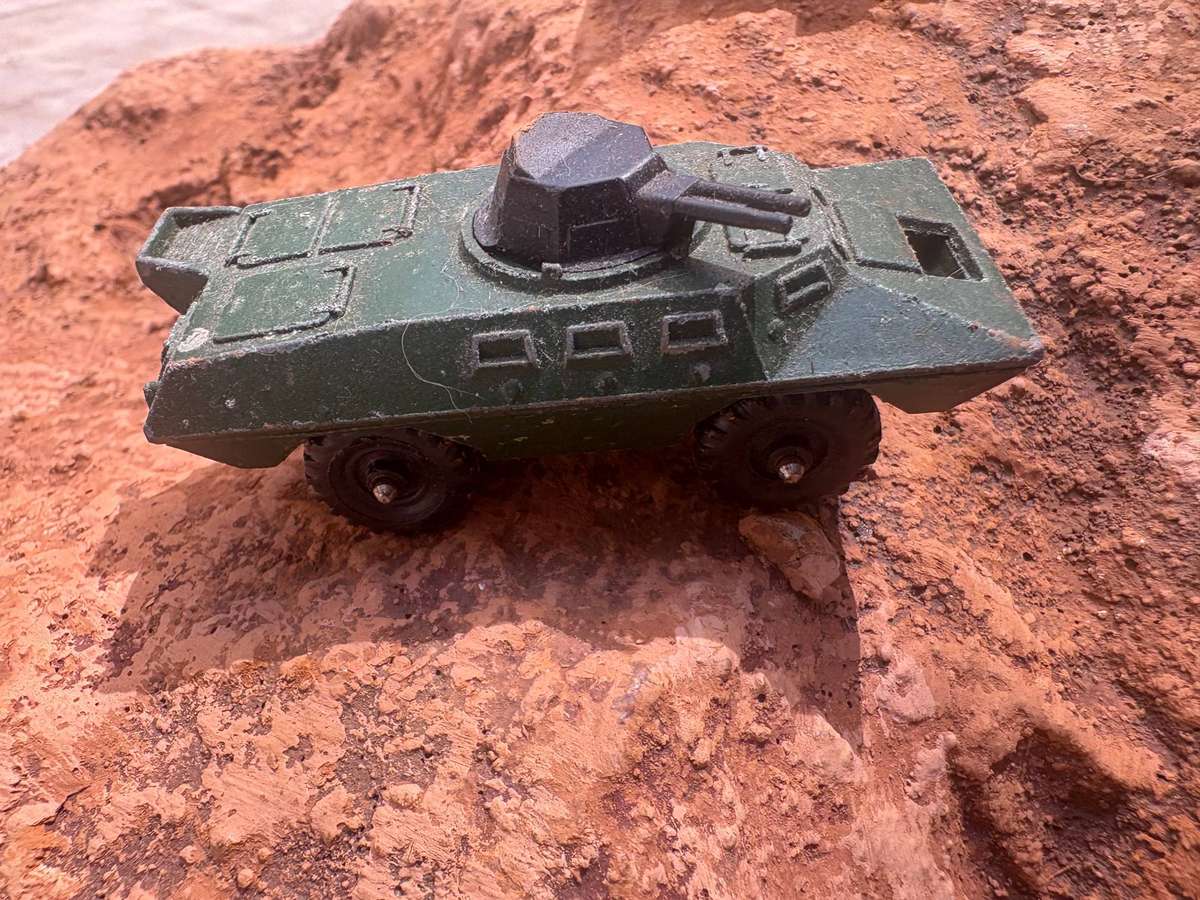 Vintage army matchbox jeep and corgi junior commander v100 diecast pair 1976 Lesney