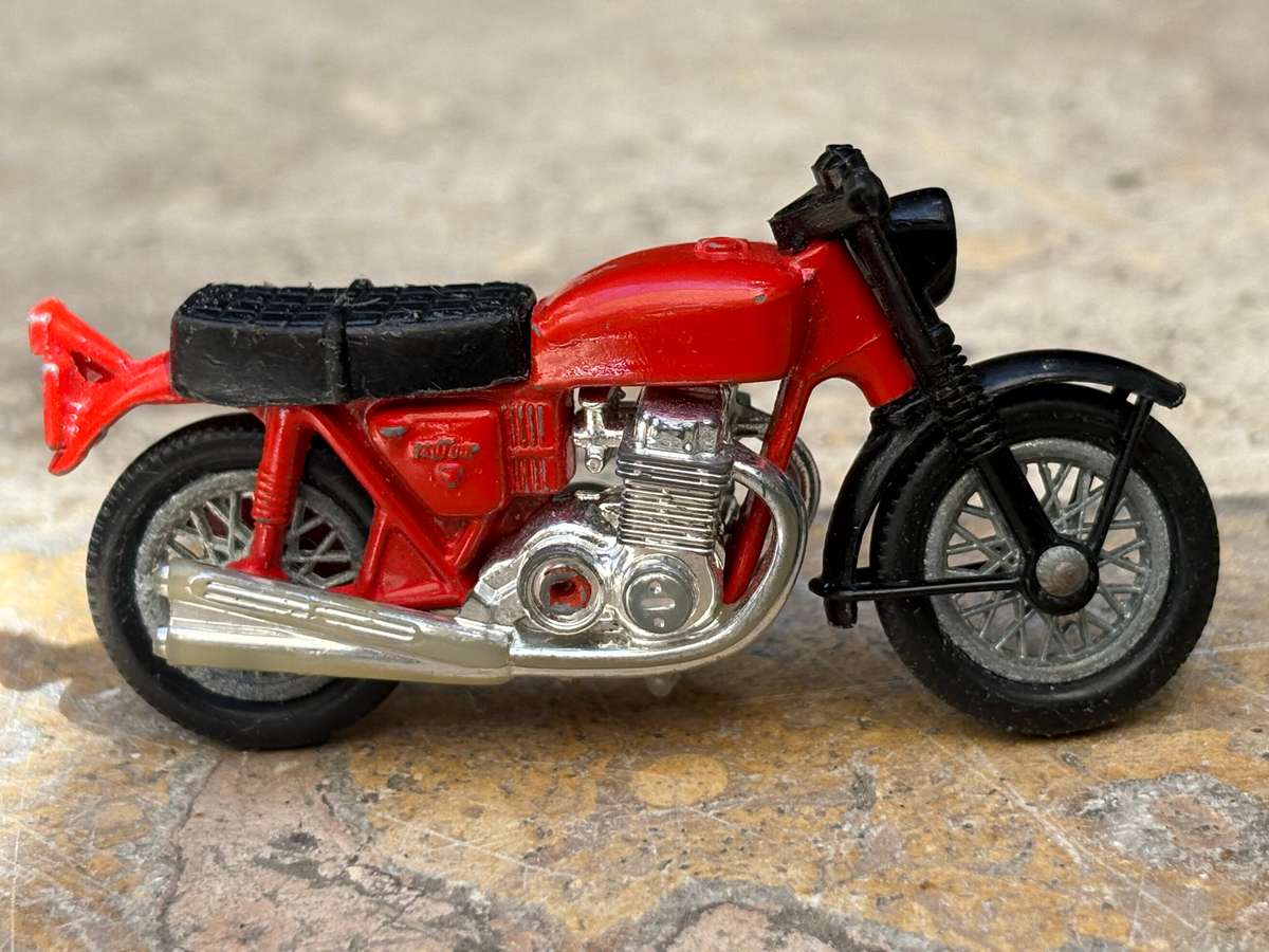 Vintage Lesney Honda motor bike 1974 diecast hondorora
