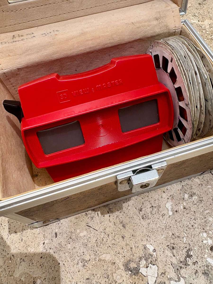 Vintage 1980s Red View-Master Viewer